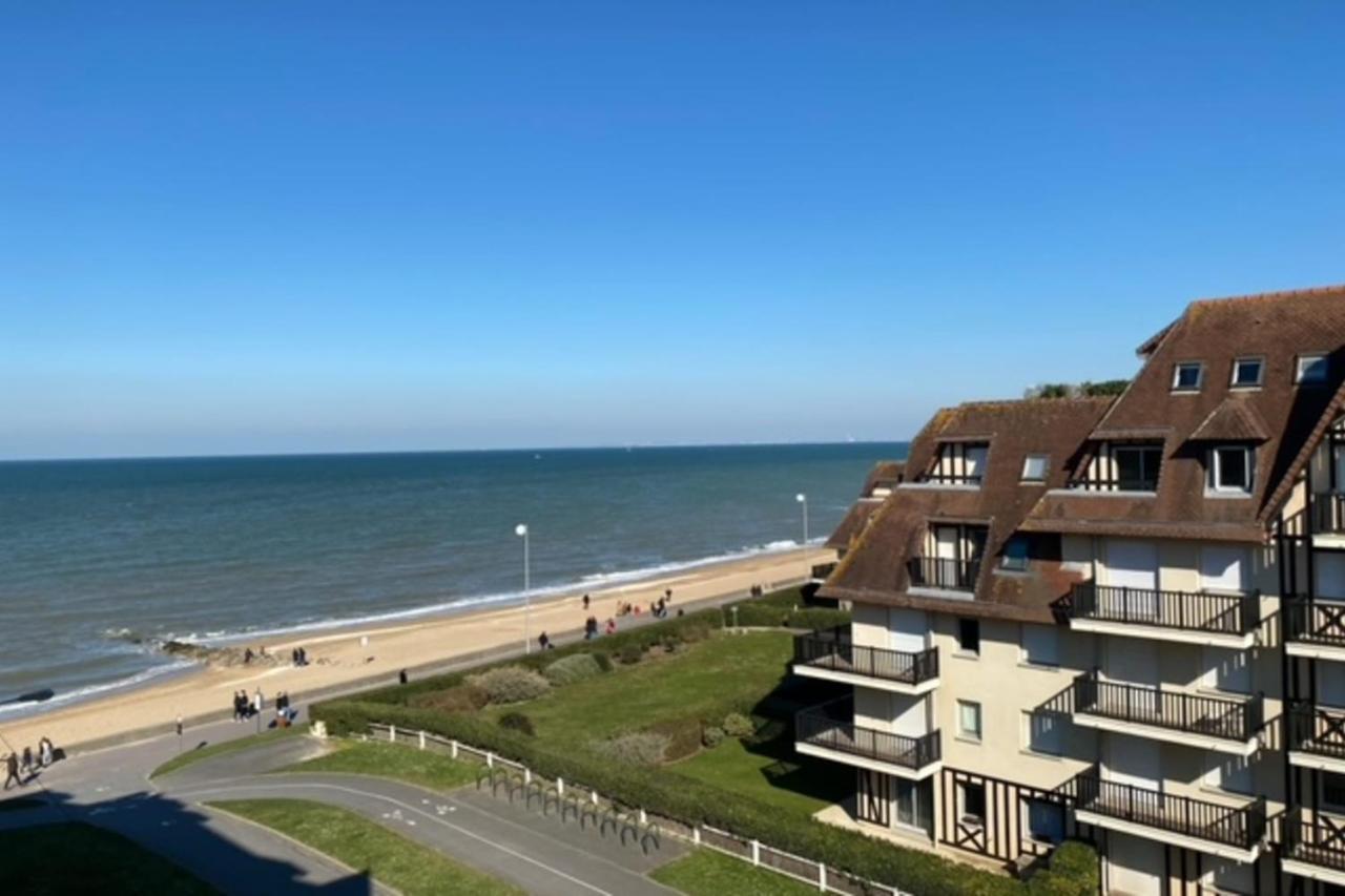 Apt With Balcony And Sea View Near