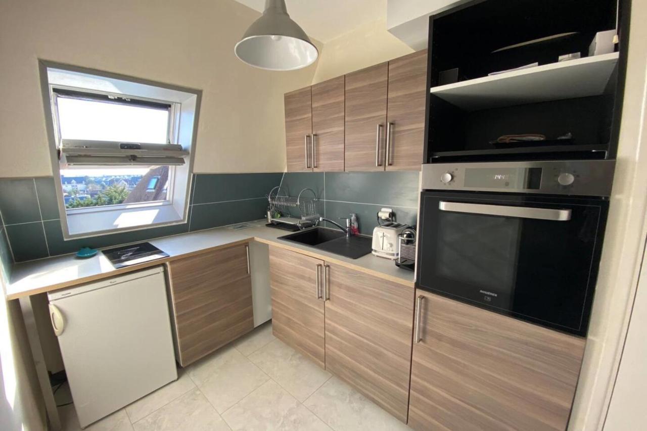 Apt With Balcony And Sea View Near *