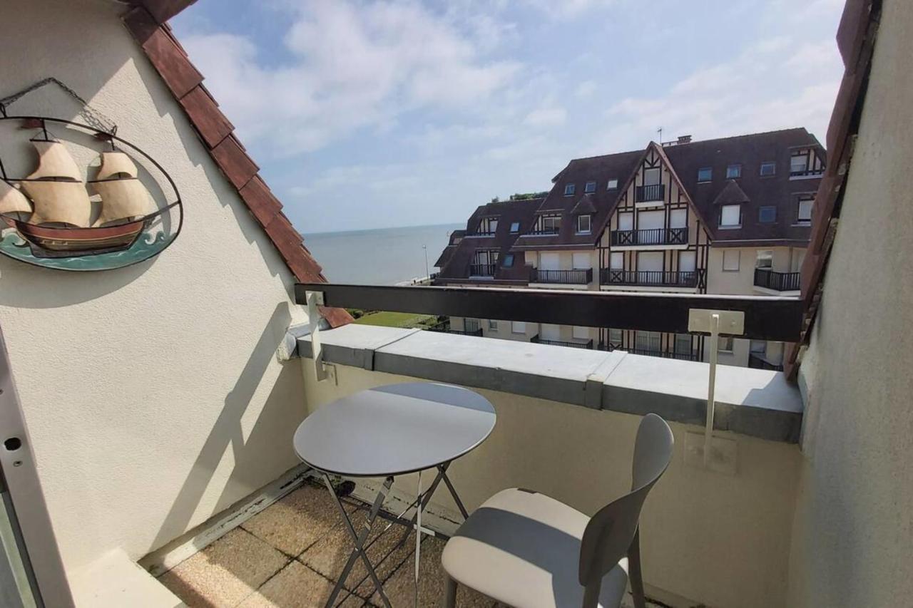 Apt With Balcony And Sea View Near *